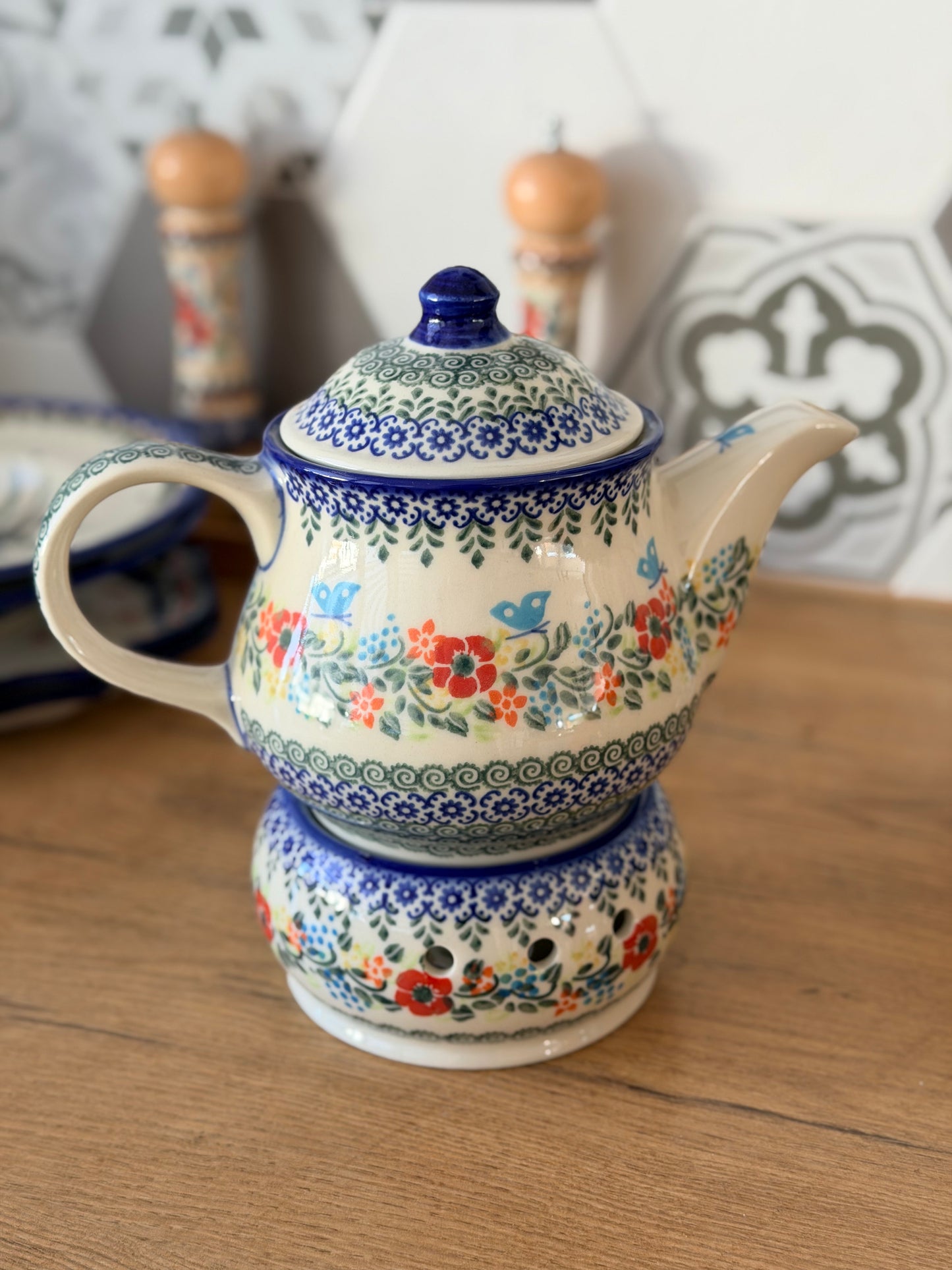 Czajnik z podgrzewaczem kwiaty i motyle