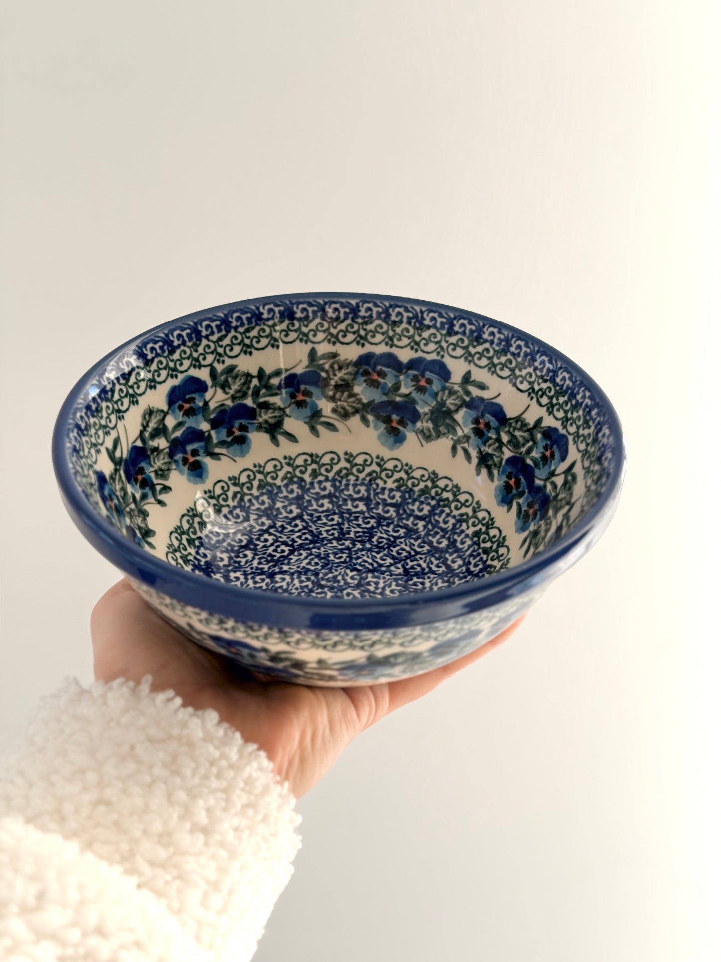 Miska w bratki niebieskie